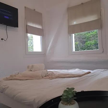 Funky, Cute Flat Close T Center דירה