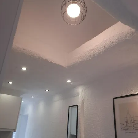 Funky, Cute Flat Close T Center شقة