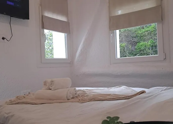 Funky, Cute Flat Close T Center דירה