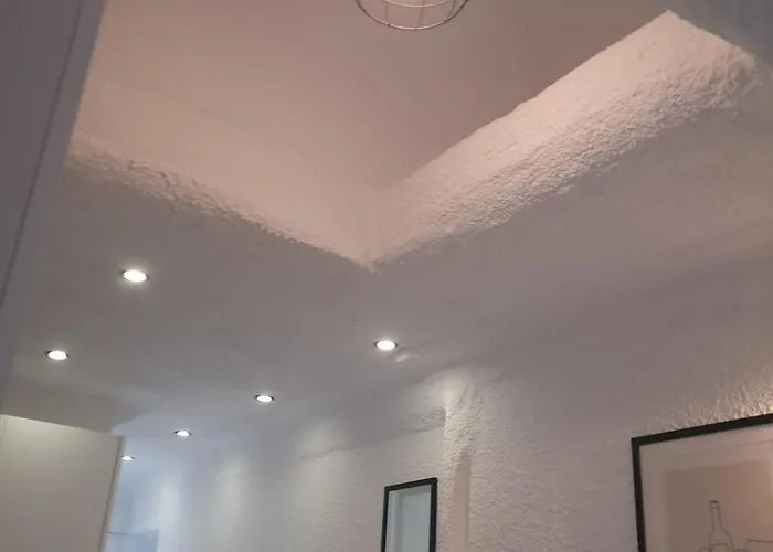 Funky, Cute Flat Close T Center Apartament