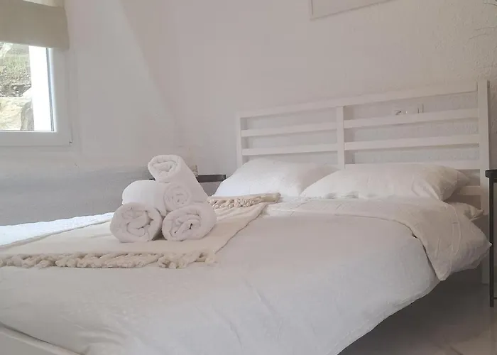 Funky, Cute Flat Close T Center * Salonic