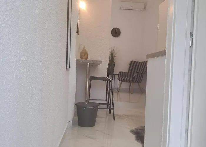 Funky, Cute Flat Close T Center דירה