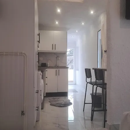 Funky, Cute Flat Close T Center