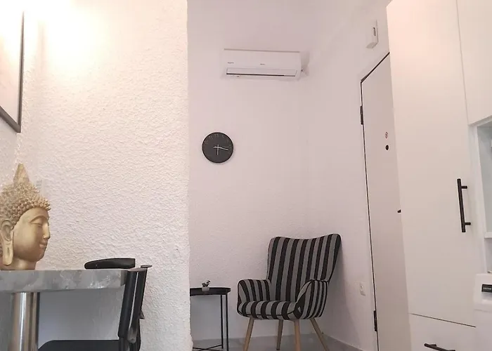 Funky, Cute Flat Close T Center