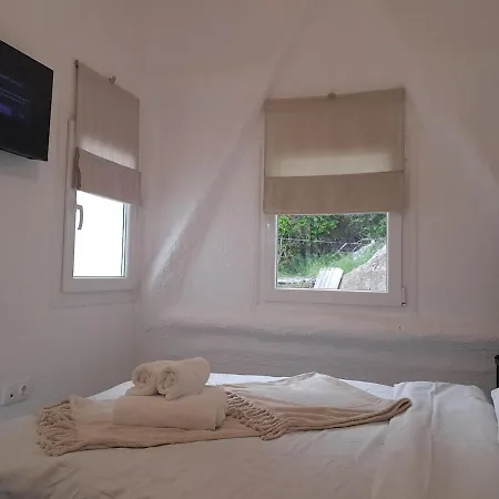 Funky, Cute Flat Close T Center *