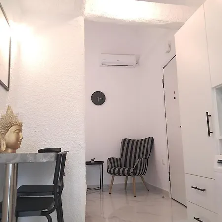 Funky, Cute Flat Close T Center