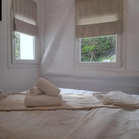 Funky, Cute Flat Close T Center