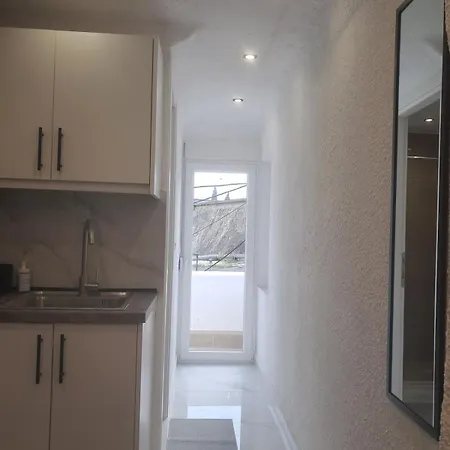 Funky, Cute Flat Close T Center Apartment *
